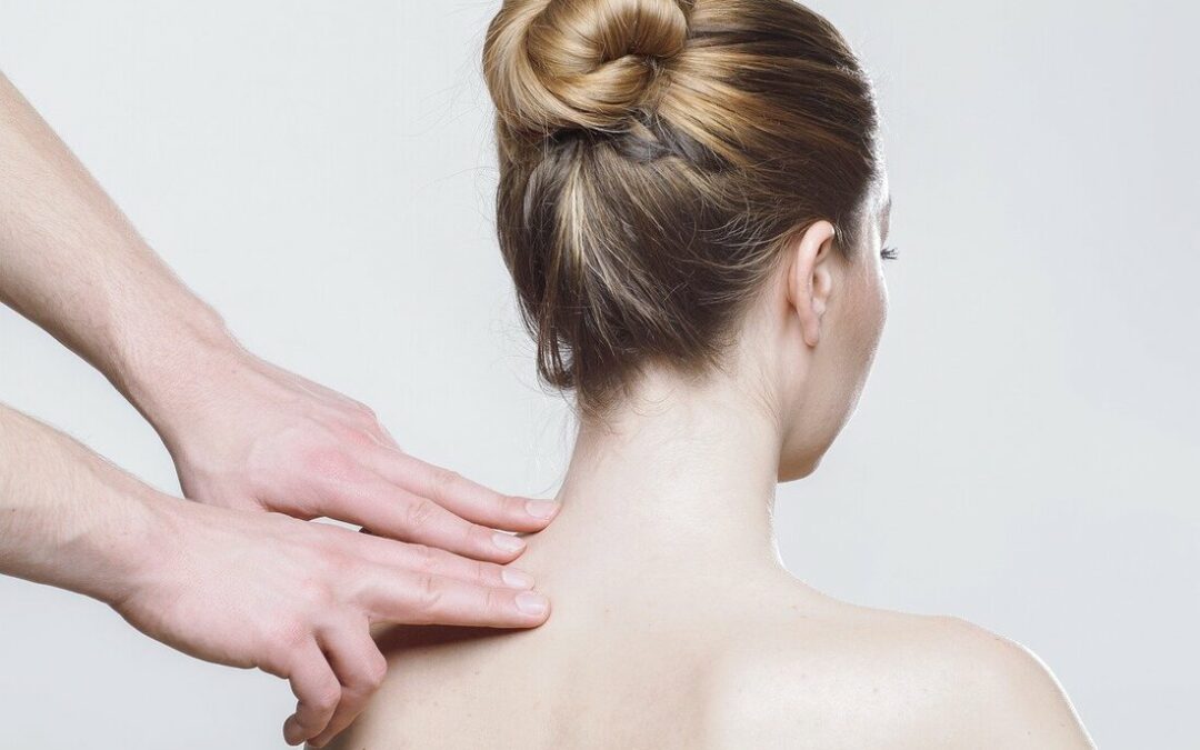 First Signs of Scoliosis and What to Do When They Appear to Stop Its Progression